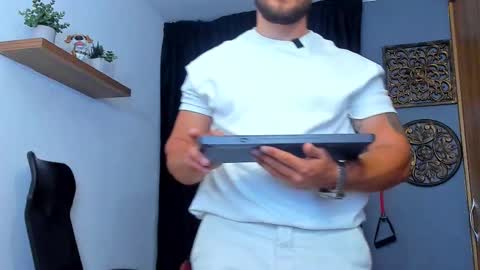 Snapshot of andrewdiaz_ chatting on March 2026 05:23:01 AM Andrew Diaz online show from March 2026 05:23:01 AM