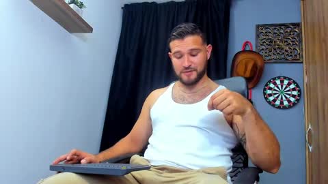 Snapshot of andrewdiaz_ chatting on April 2026 06:36:01 AM Andrew Diaz online show from April 2026 06:36:01 AM