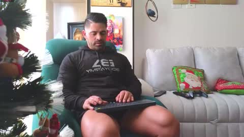 Snapshot of andrewfame chatting on December 2025 09:00:01 PM Andrew online show from December 2025 09:00:01 PM