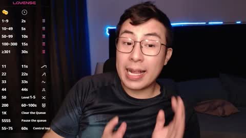 andrewmhilton_ online show from November 2025 07:07:01 AM