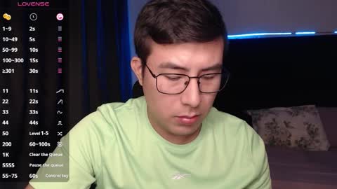 andrewmhilton_ online show from November 2025 07:18:01 AM