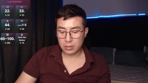 andrewmhilton_ online show from December 2025 05:06:02 AM