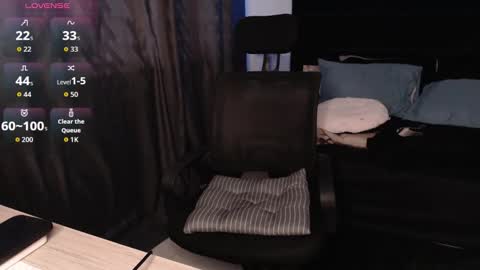 andrewmhilton_ online show from February 2026 11:20:02 PM