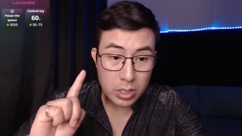 andrewmhilton_ online show from March 2026 05:14:02 AM