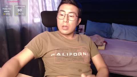 Snapshot of andrewmhilton_ chatting on June 2026 03:14:01 PM andrewmhilton_ online show from June 2026 03:14:01 PM
