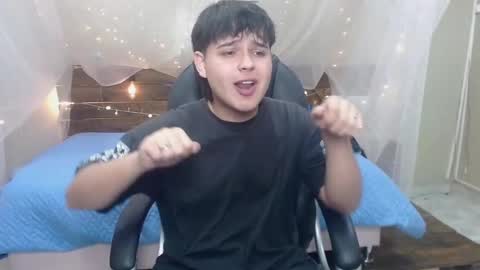 Snapshot of andrewsmile_ chatting on December 2024 12:45:02 PM ANDREW online show from December 2024 12:45:02 PM