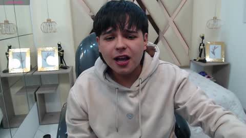 Snapshot of andrewsmile_ chatting on December 2024 01:14:01 PM ANDREW online show from December 2024 01:14:01 PM