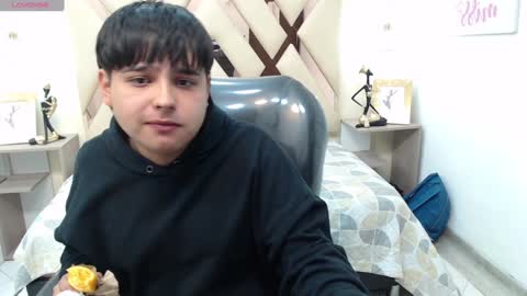 Snapshot of andrewsmile_ chatting on January 2025 01:20:02 PM ANDREW online show from January 2025 01:20:02 PM