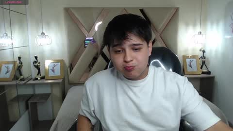 Snapshot of andrewsmile_ chatting on January 2025 01:19:01 PM ANDREW online show from January 2025 01:19:01 PM