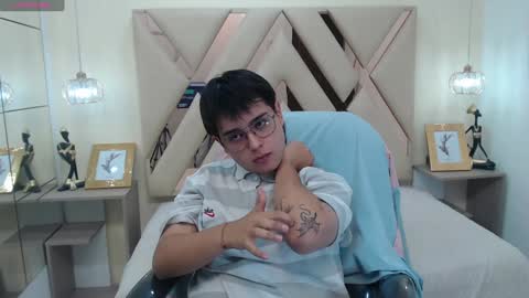 Snapshot of andrewsmile_ chatting on January 2025 06:20:02 PM ANDREW online show from January 2025 06:20:02 PM