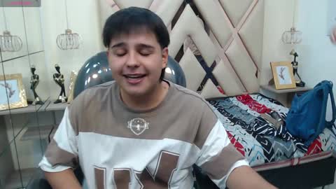 Snapshot of andrewsmile_ chatting on January 2025 12:06:01 PM ANDREW online show from January 2025 12:06:01 PM