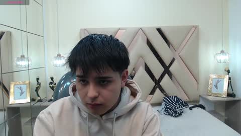 Snapshot of andrewsmile_ chatting on February 2025 12:05:02 PM ANDREW online show from February 2025 12:05:02 PM