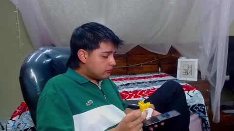 Snapshot of andrewsmile_ chatting on February 2025 12:19:02 PM ANDREW online show from February 2025 12:19:02 PM