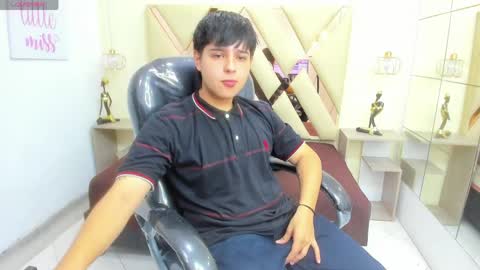 Snapshot of andrewsmile_ chatting on April 2026 01:01:02 PM ANDREW online show from April 2026 01:01:02 PM