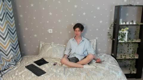 Andrew online show from December 2025 07:20:02 PM