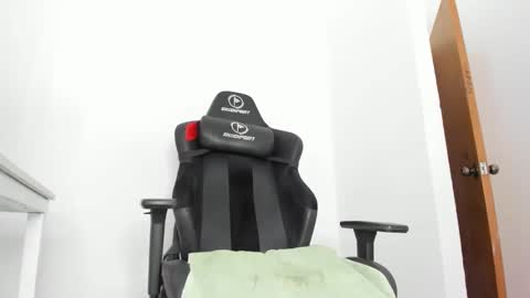 Valentina online show from February 2025 01:54:01 PM