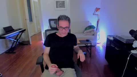 Snapshot of andy0pandi chatting on December 2024 08:25:02 AM Andrew online show from December 2024 08:25:02 AM