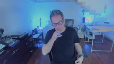 Andrew online show from November 2025 03:34:01 AM