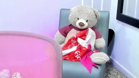 Andrea online show from March 2025 11:38:02 AM