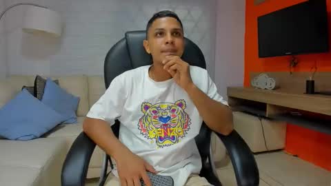 Snapshot of andy_stars_ chatting on October 2025 02:12:02 AM andy online show from October 2025 02:12:02 AM