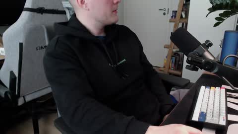 Snapshot of andycandy1994 chatting on April 2026 08:45:01 AM andycandy1994 online show from April 2026 08:45:01 AM