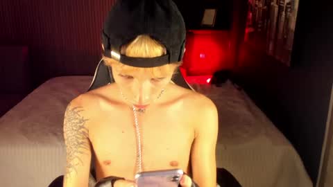 Snapshot of andywiills chatting on April 2026 09:53:02 PM Andy online show from April 2026 09:53:02 PM