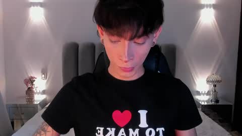 Snapshot of andywiills chatting on April 2026 09:17:02 PM Andy online show from April 2026 09:17:02 PM