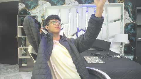 andyxibrat online show from April 2026 12:21:01 PM