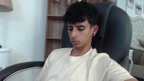 andyxibrat online show from April 2026 07:40:02 PM