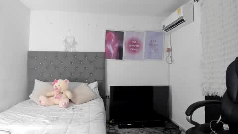 Snapshot of aneko_morii chatting on March 2026 02:36:02 AM online show from March 2026 02:36:02 AM