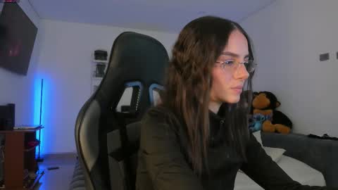 Snapshot of anelisse_ chatting on March 2026 04:09:02 AM online show from March 2026 04:09:02 AM