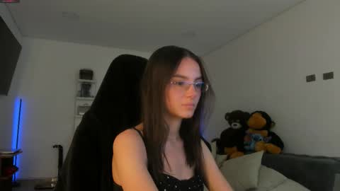 Snapshot of anelisse_ chatting on March 2026 02:37:01 AM online show from March 2026 02:37:01 AM