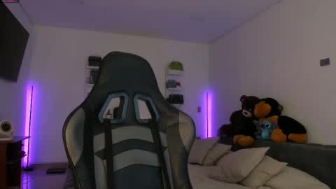 Snapshot of anelisse_ chatting on March 2026 02:40:01 AM online show from March 2026 02:40:01 AM