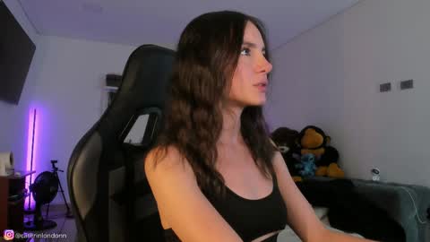 Snapshot of anelisse_ chatting on March 2026 03:18:02 AM online show from March 2026 03:18:02 AM