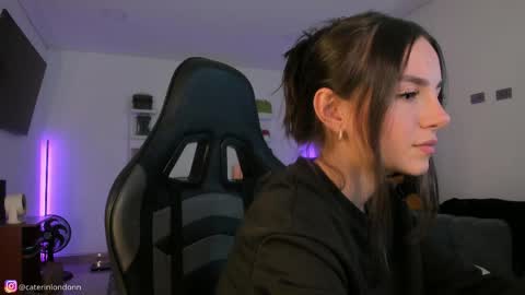 Snapshot of anelisse_ chatting on April 2026 03:18:01 AM online show from April 2026 03:18:01 AM