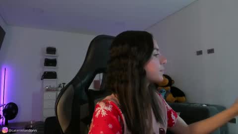 Snapshot of anelisse_ chatting on April 2026 03:33:02 AM online show from April 2026 03:33:02 AM