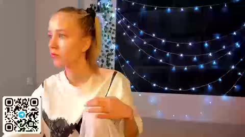 Snapshot of anellyball_ chatting on March 2026 09:38:01 AM Anelly online show from March 2026 09:38:01 AM