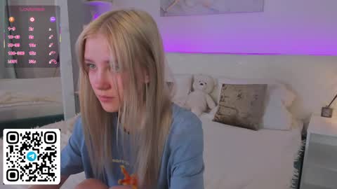 Snapshot of anellyball_ chatting on April 2026 01:41:01 PM Anelly online show from April 2026 01:41:01 PM