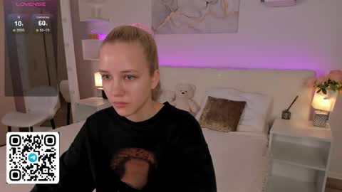 Snapshot of anellyball_ chatting on April 2026 09:52:02 AM Anelly online show from April 2026 09:52:02 AM