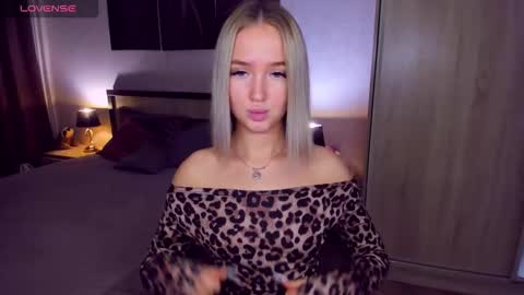 Anfisa online show from October 2025 02:27:02 PM