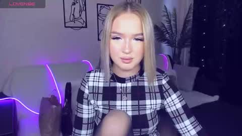 Anfisa online show from October 2025 01:01:02 PM