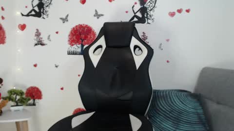 Angel Curl online show from February 2025 04:11:02 PM