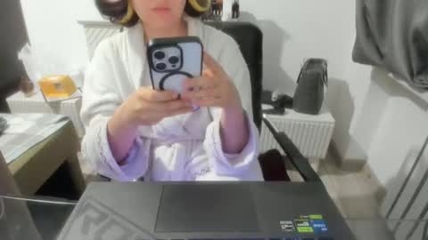 Snapshot of angel_lee__ chatting on January 2025 04:28:01 PM angel_lee__ online show from January 2025 04:28:01 PM