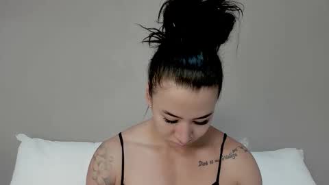 Angel online show from December 2025 12:32:02 PM