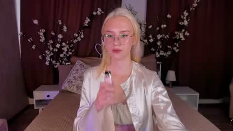 Snapshot of angel_tessa chatting on June 2026 05:42:02 AM Angelica online show from June 2026 05:42:02 AM