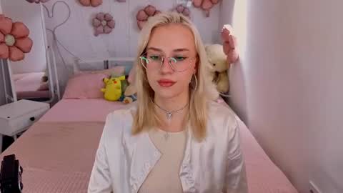 Snapshot of angel_tessa chatting on June 2026 01:15:01 PM Angelica online show from June 2026 01:15:01 PM