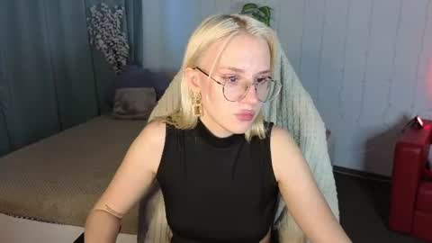 Snapshot of angel_tessa chatting on June 2026 02:11:01 AM Angelica online show from June 2026 02:11:01 AM