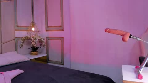 Angel  online show from September 2025 06:21:01 PM