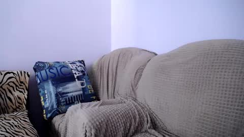 Snapshot of angel_zoe77 chatting on February 2025 12:11:02 PM Zoe online show from February 2025 12:11:02 PM