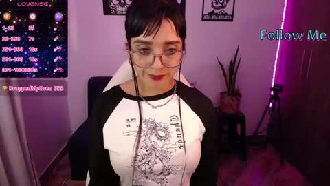 Angela online show from November 2025 09:17:02 PM